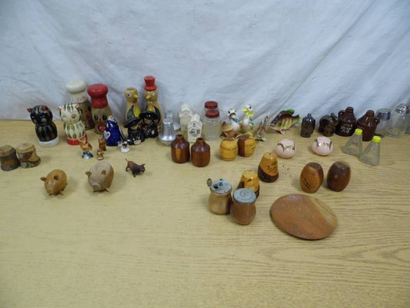 Salt & Peppers Shakers - Tote