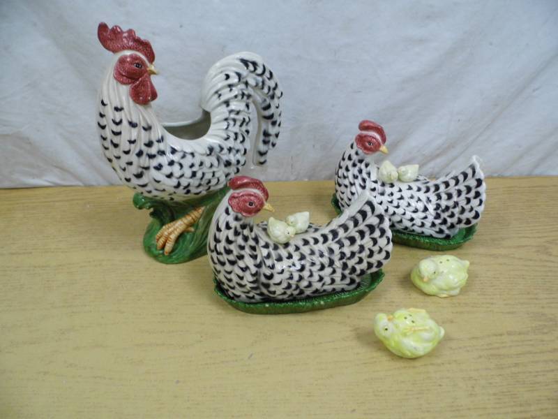 Fitz & Floyd Chickens w SP Shakers