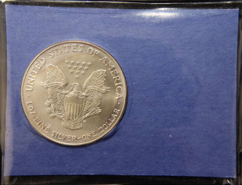 1998 AMERICAN SILVER EAGLE 1 TROY OZ. .999 FINE SILVER DOLLAR