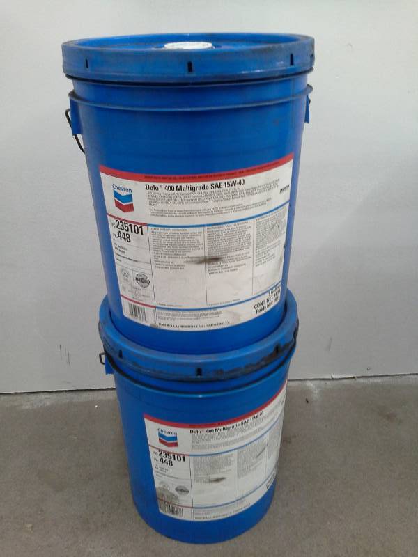 lot 8 image: Two - 5 Gallon Pails of Chevron Delo 400 Multigrade SAE 15W-40