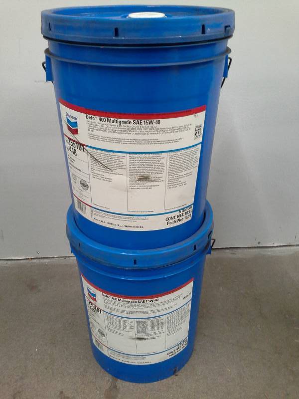 lot 9 image: Two - 5 Gallon Pails of Chevron Delo 400 Multigrade SAE 15W-40
