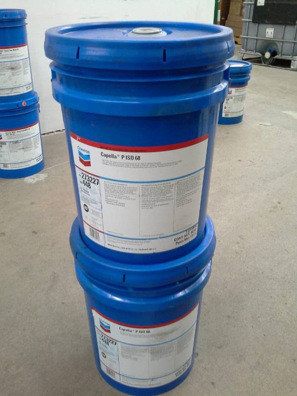 lot 53 image: 2 - 5 Gallon  Pails of Chevron Capella P 68 Compressor Oil