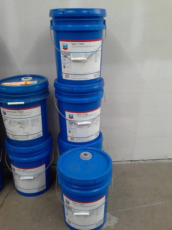 lot 51 image: 4 - 5 Gallon  Pails of Chevron Capella P 68 Compressor Oil