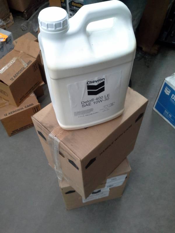 lot 90 image: 2 Cases of Chevron Delo 400 LE SAE 10W-30 Motor Oil