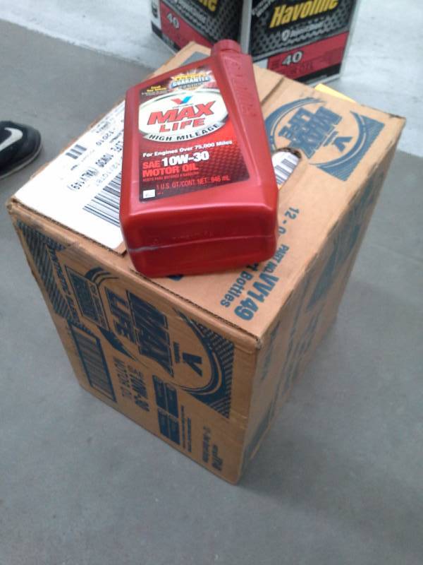 lot 113 image: 1 Case of Valvoline Max Life SAE 10W-30 Motor Oil