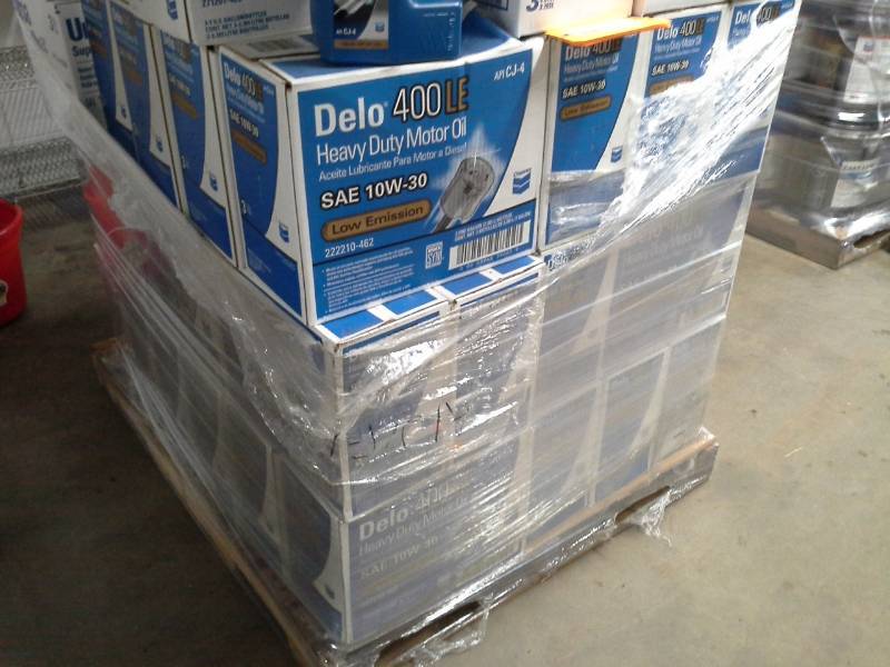 lot 123 image: 3 Cases of Chevron Delo 400 LE Heavy Duty Motor Oil SAE 10W-30