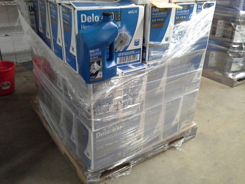 lot 121 image: 5 Cases of Chevron Delo 400 LE Heavy Duty Motor Oil SAE 10W-30