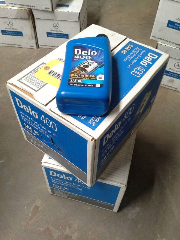 lot 125 image: 2 Cases of Chevron Delo 400 SAE 40W Heavy Duty Motor Oil