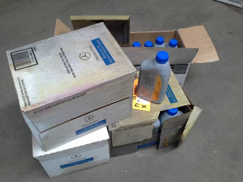 lot 128 image: 4 Cases of Mercedes Benz Synthetic SAE 5W-30 Engine Oil