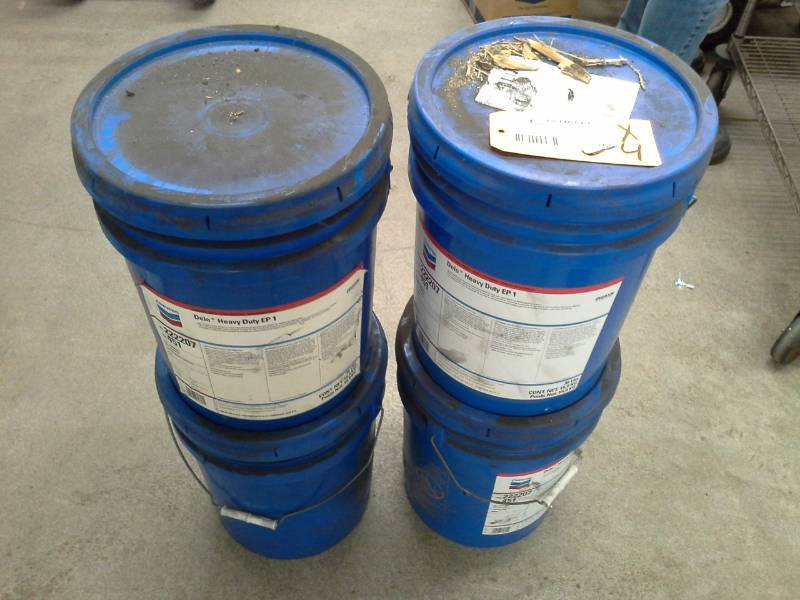 lot 165 image: 4 - 5 Gallon (35 Pound) Pails of Chevron Delo Heavy Duty EP 1 Industrial Grease