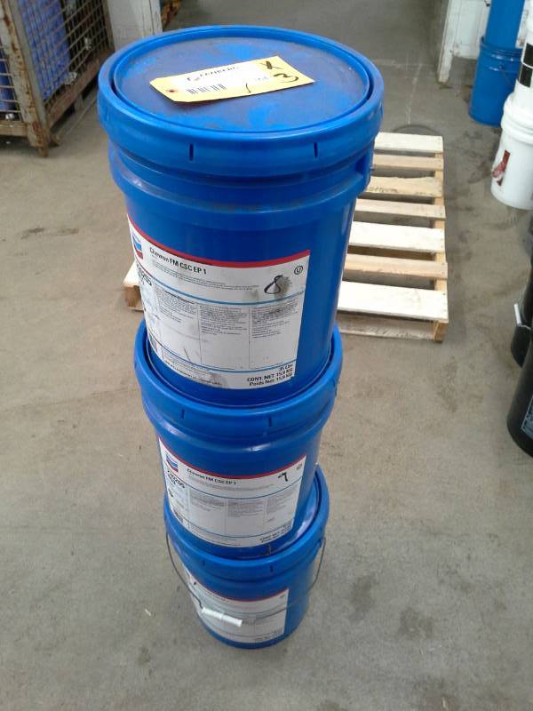 lot 164 image: 3 - 35 pound Pails of Chevron FM CSC EP 1 Industrial Grease