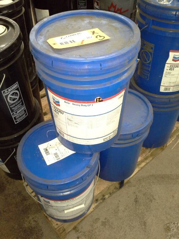 lot 167 image: 3 - 5 Gallon (35 Pound) Pails of Chevron Delo Heavy Duty EP 1 Industrial Grease