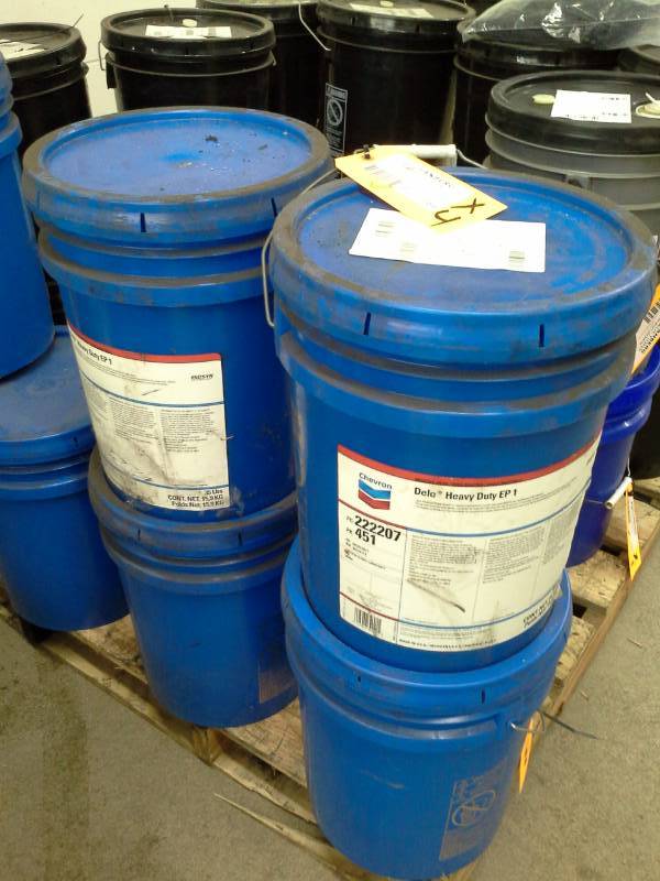lot 166 image: 4 - 5 Gallon (35 Pound) Pails of Chevron Delo Heavy Duty EP 1 Industrial Grease