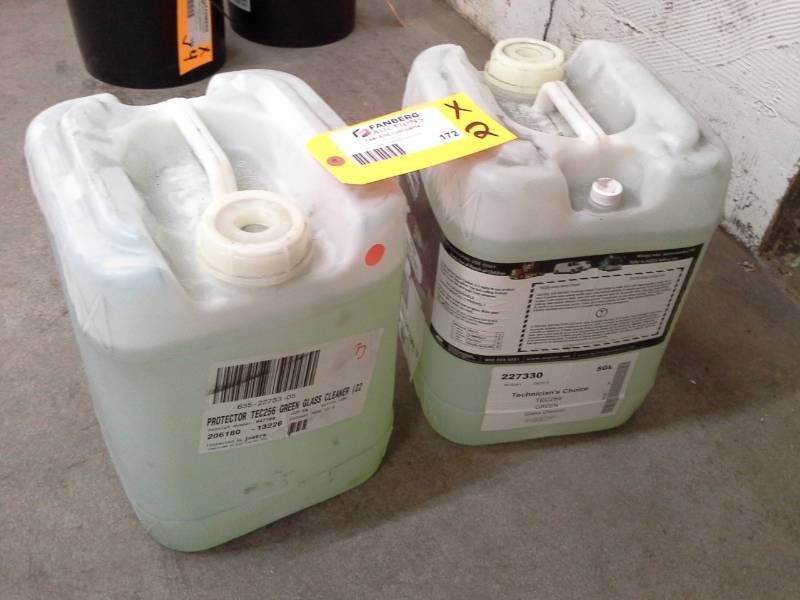 lot 172 image: 2 - 5 Gallon Jugs of Protector Tec 256 Green Glass Cleaner