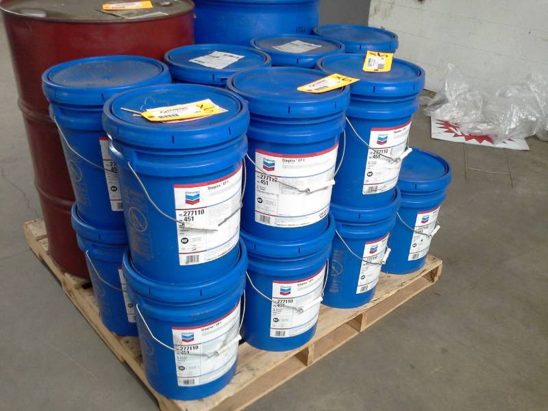 lot 182 image: Five - 5 Gallon Pails of Chevron Starplex EP1 Industrial Grease