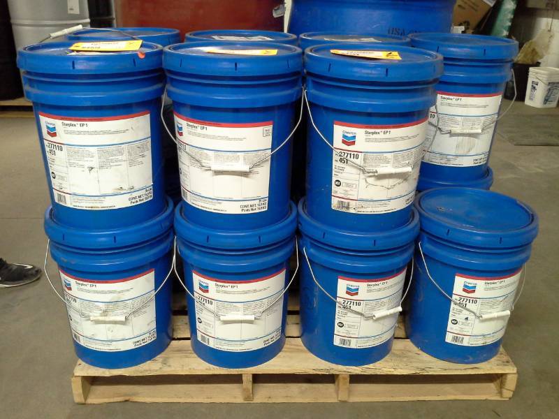 lot 180 image: Five - 5 Gallon Pails of Chevron Starplex EP1 Industrial Grease