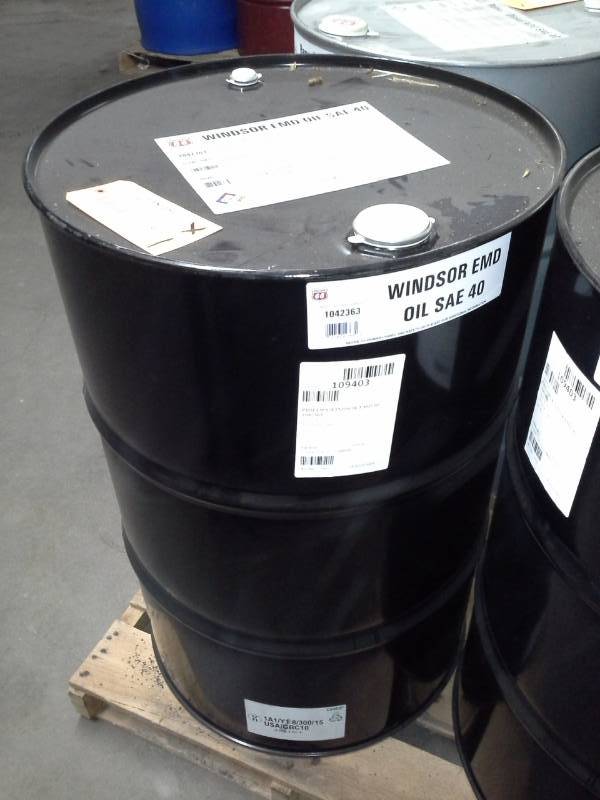 lot 189 image: One - 55 Gallon Drum of Phillips 66 (P66) Windsor EMD Oil 40W