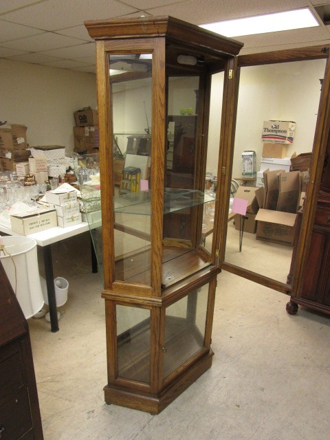 lot 803 image: LIGHTED CURIO CABINET