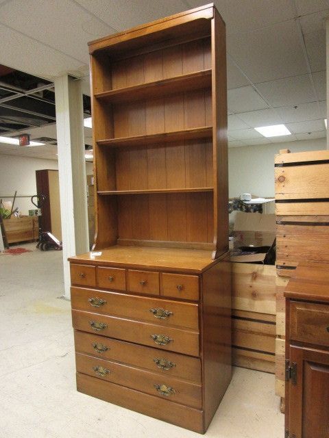 lot 807 image: DRESSER W HUTCH