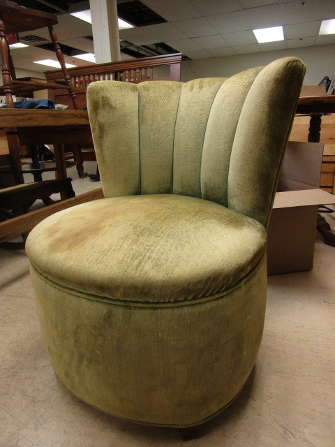 lot 820 image: 1940S FAN BACK CHAIR
