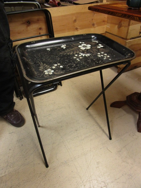 lot 821 image: VINTAGE HAND PAINTED TV TRAY STANDS