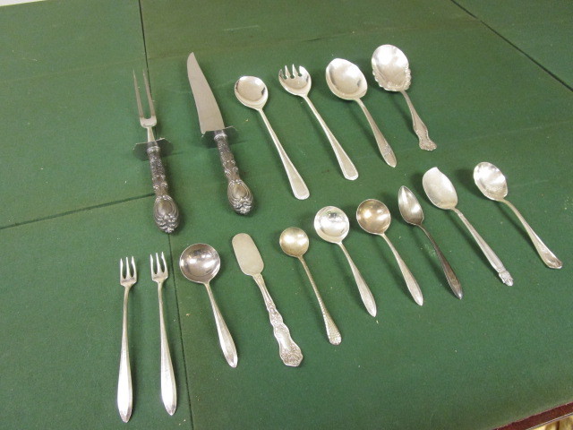 lot 836 image: STERLING HANDLED CARVING SET AND MORE