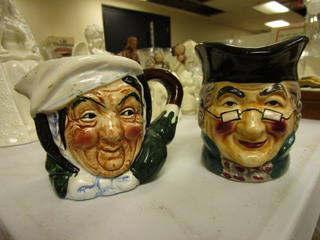 lot 843 image: TOBY MUGS
