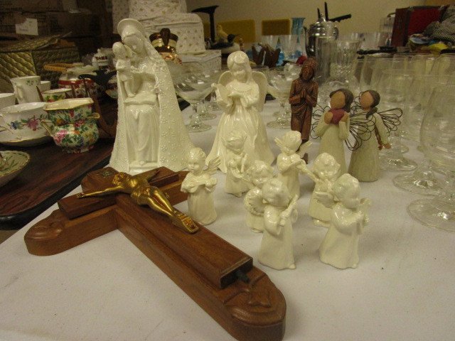 lot 844 image: RELIGIOUS FIGURINES