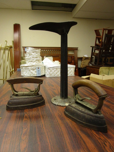lot 856 image: VINTAGE HOME ACCESSORIES