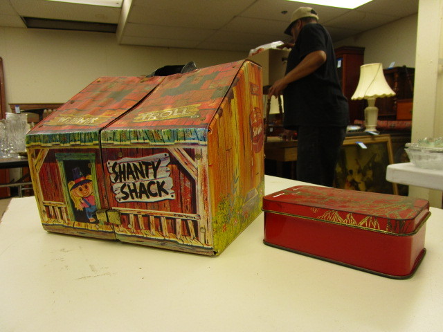 lot 864 image: WISHNIK TROLL HOUSE  TROLLS