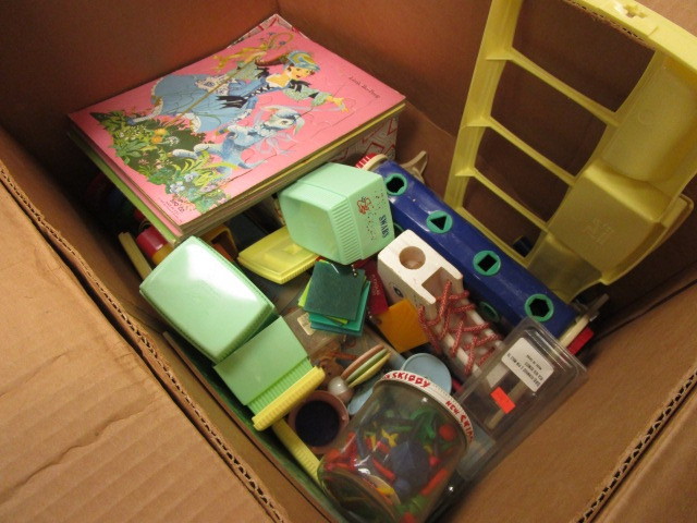 lot 865 image: VINTAGE TOYS