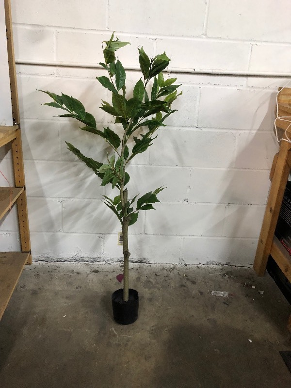lot 1 image: Artificial Plants