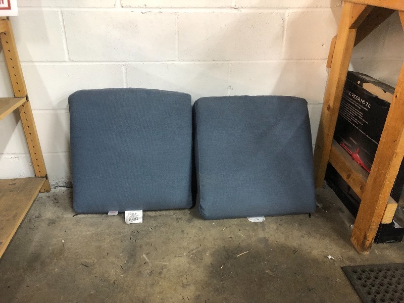 lot 15 image: Outdoor pillows,outdoor pillow covers