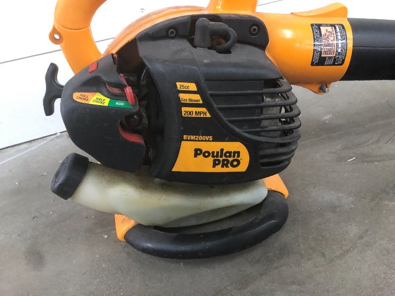 lot 16 image: Poulon Pro Gas Blower