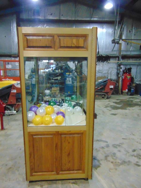 lot 10 image: Oakmont Crane Machine