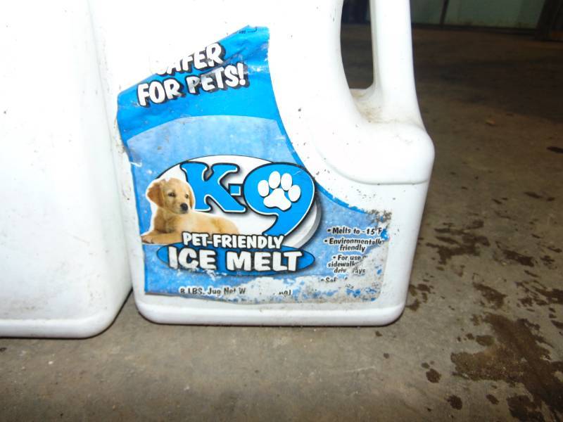 lot 17 image: (2) Containers of Pet Friendly Ice Melt