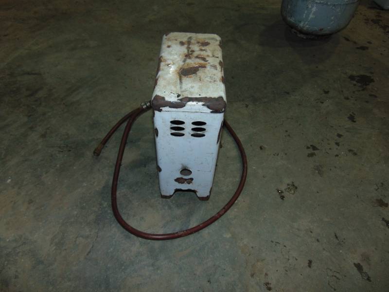 lot 18 image: Small Heater with Hose