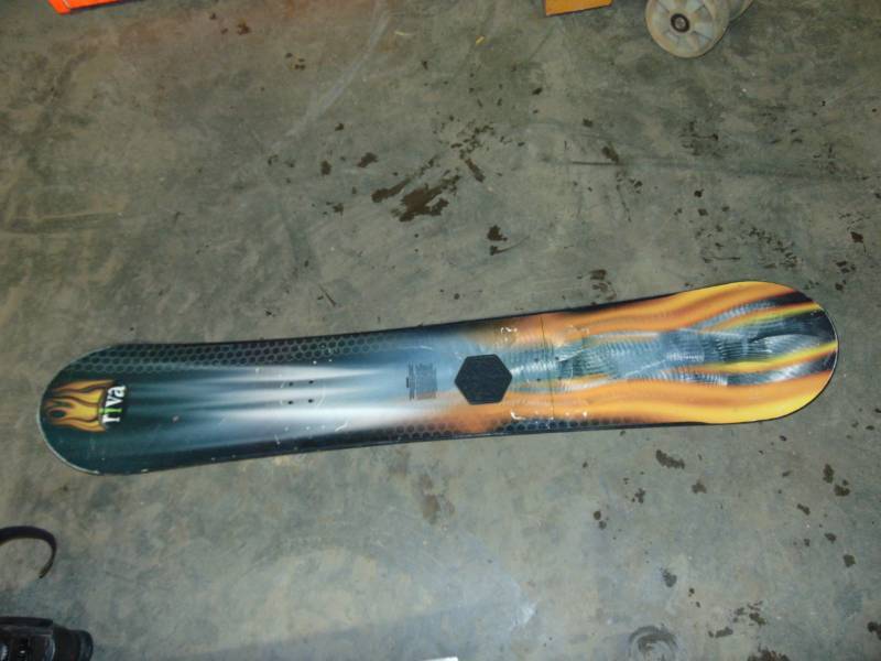 lot 21 image: Snow Board