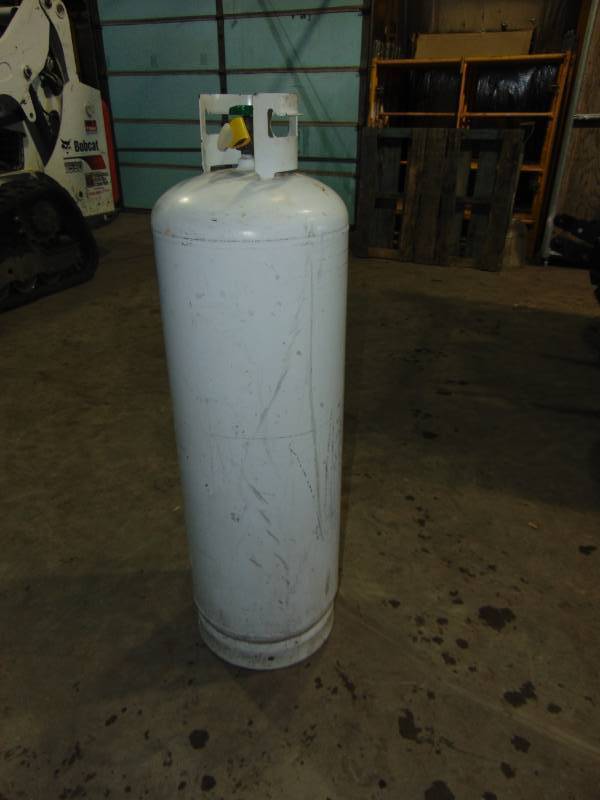 lot 22 image: 100 # Propane Cylinder