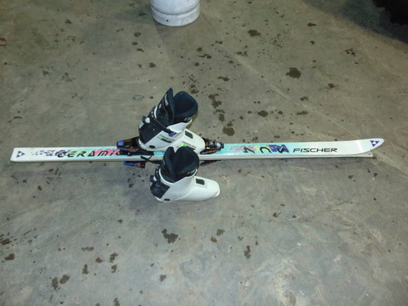 lot 28 image: Fischer Winter Skis With Tornado Boots