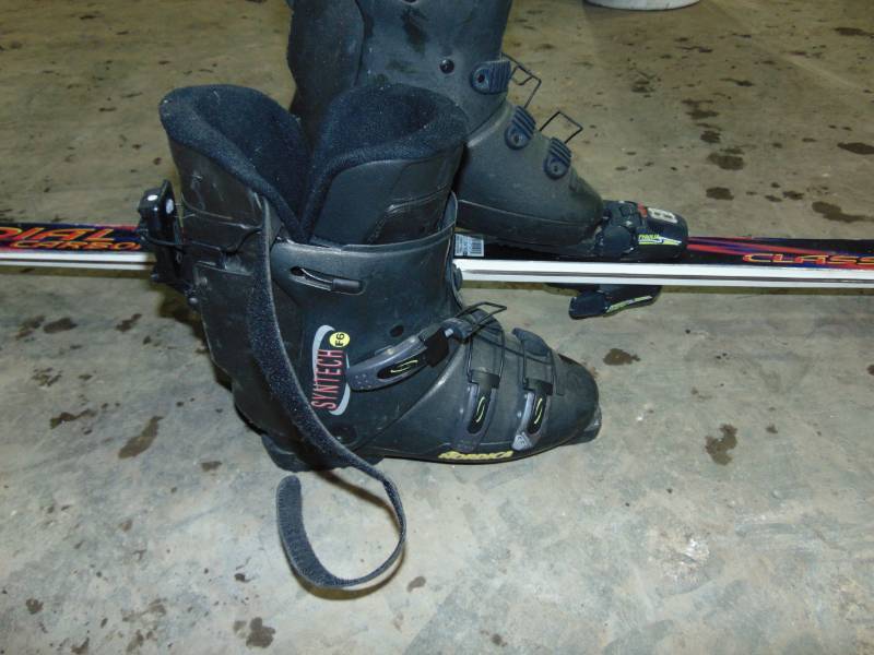 lot 29 image: Winter Skis With F6 Syntech Boots
