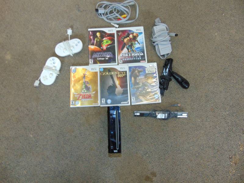 lot 39 image: Nintendo Wii With Games and Controls