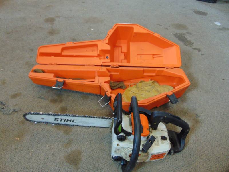 lot 43 image: Stihl 011 AVT Chainsaw