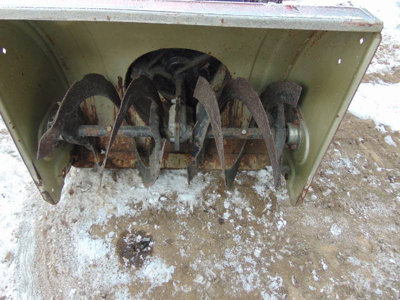 lot 61 image: MTD Snow Blower