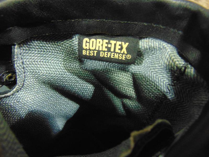 lot 77 image: Gor-Tex Size 11 Boots