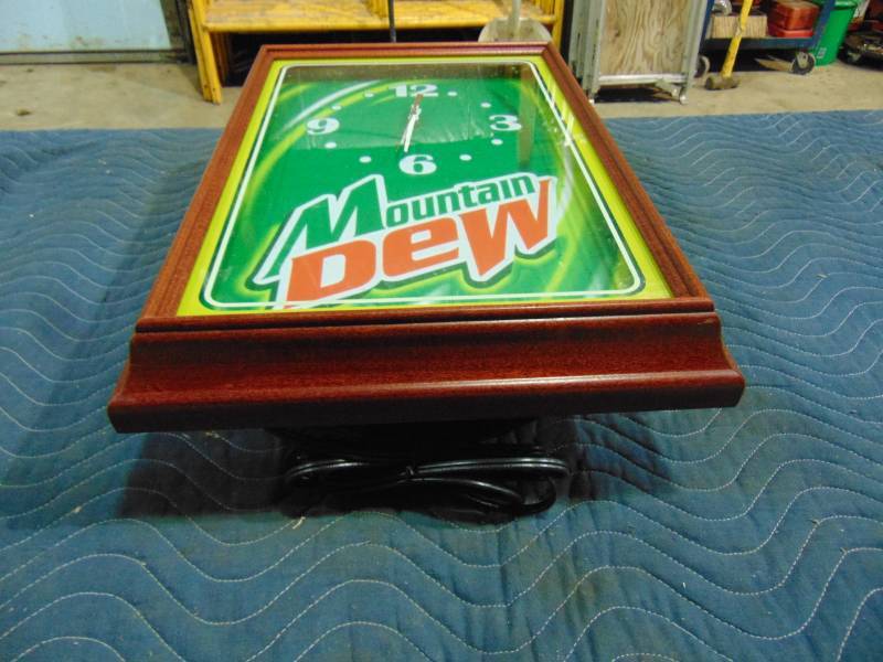 lot 97 image: Mountain Dew Light Up Clock