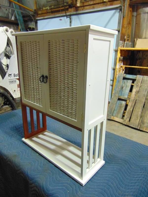 lot 100 image: Small Cabinet