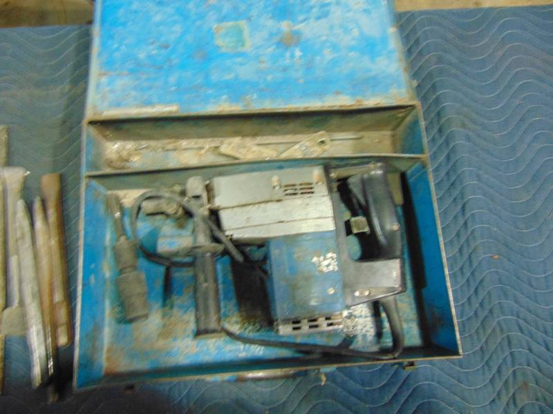 lot 107 image: Hammer Drill With Bits