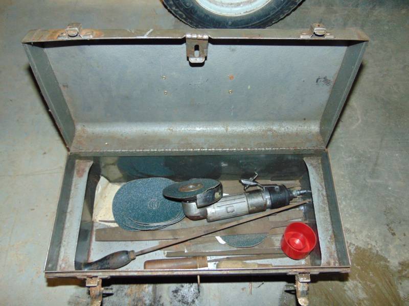 lot 113 image: Metal Tool Box With Tools
