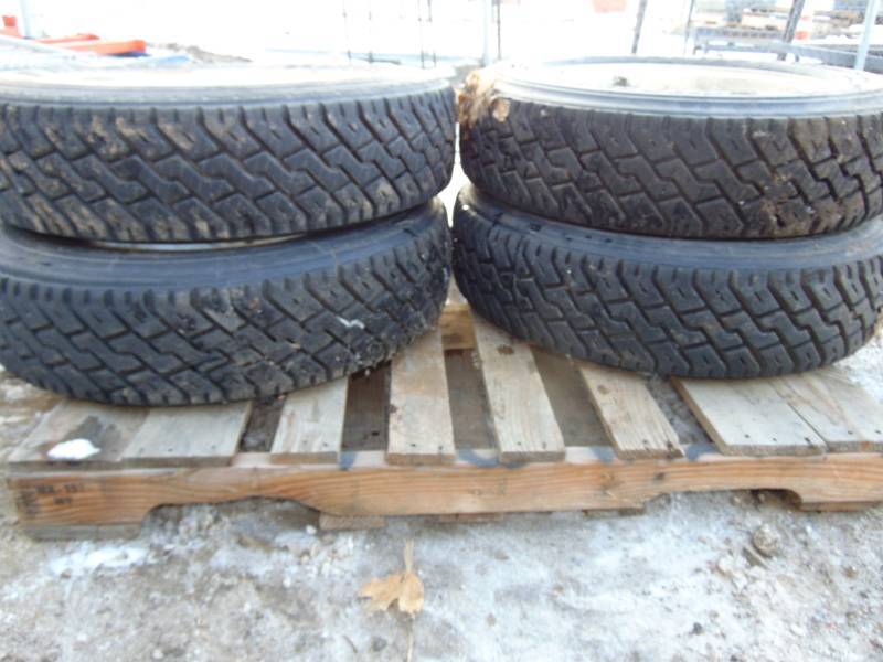 lot 124 image: (4) Hancook 22570R19.5 Skid Loader Tires and Rims